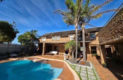 Kareeberg House | Daisy accommodation&spa