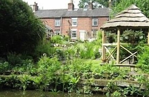 Leek Cottage | Daisy Cottage In The Beautiful Churnet Valley close to Alton Towers