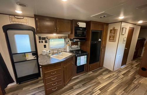 Anderson House | Daisy Duke - Camper for Rent, Delivery Available
