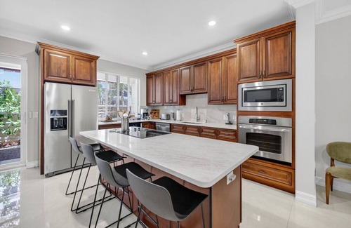 Pompano Beach House | Daisy Townhouse Villas Step from the beach