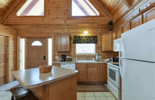 Branson Cedars Cabin | Dakota Lodge Summary: