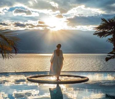 Dali Town Hotel | Dali Heartland Castle VILLA Cliffside Sea View Estate