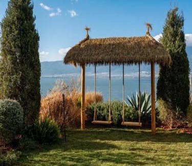 Dali Town Hotel | Dali Heartland Castle VILLA Cliffside Sea View Estate