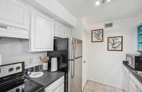 Knox - Henderson Condo | Dallas Condo w/Pool Access ~ 4 Mi to Downtown!