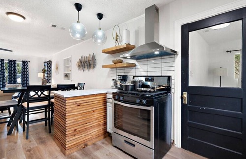 Oak Cliff House | Dallas Dreamy Den 14 min Downtown