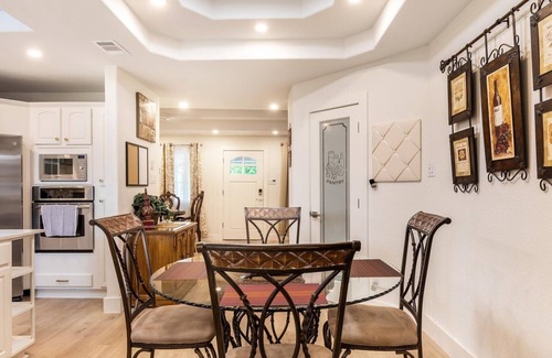 Northwest Dallas House | Dallas Flair House-Love Field-Midway-Hollow, Uptown close by