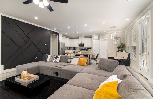 West Dallas House | Dallas Luxury New Build Great For Large Large Groups