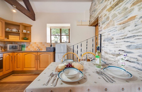 Cilmeri House | Dan-y-Coed - Two Bedroom House, Sleeps 4