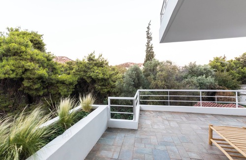 Vouliagmeni Apartment | Danae's ArtnVouliagmeni