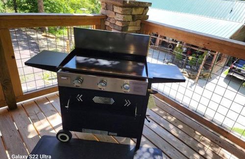 Sevierville House | Dancing Bear Cabin- Relax & Enjoy!