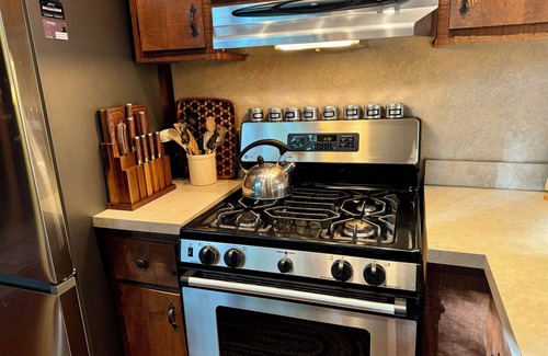 Highlands Cabin | Dancing Bear: Top rated on 2 Private Creek acres w screened porch, WiFi, Grill