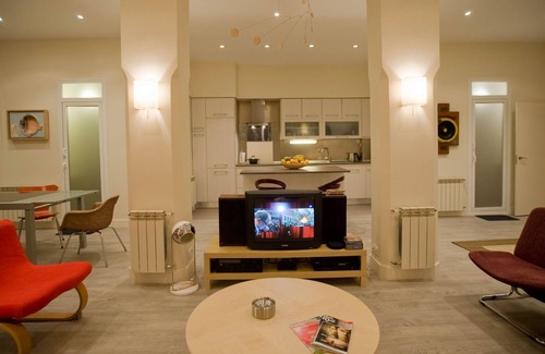 Imperial Apartment | DANCING BIG AND SPACIOUS