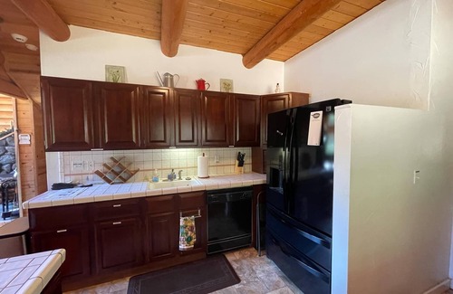 Croft Cabin | Dancing Pines- Family friendly 3/2 cabin & loft in the peaceful, relaxing forest