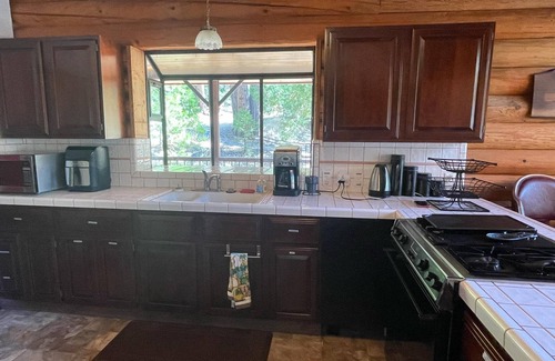 Croft Cabin | Dancing Pines- Family friendly 3/2 cabin & loft in the peaceful, relaxing forest