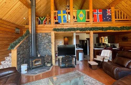 Croft Cabin | Dancing Pines- Family friendly 3/2 cabin & loft in the peaceful, relaxing forest