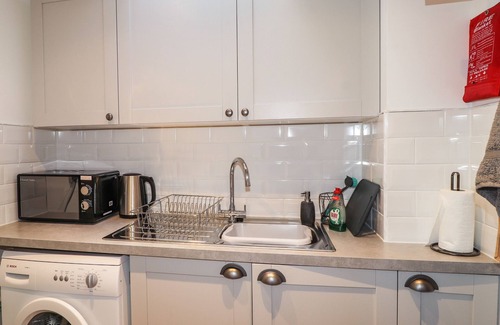 Newport Cottage | DANDRE, pet friendly, with open fire in Newport, Pembrokeshire