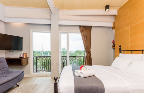 Talat Yot Hotel | Dang Derm in The Park Khaosan