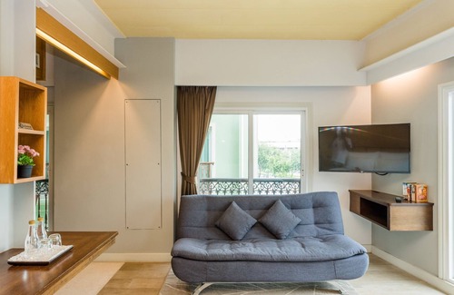 Talat Yot Hotel | Dang Derm in The Park Khaosan