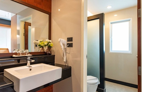 Talat Yot Hotel | Dang Derm in The Park Khaosan