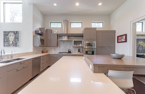 Bouldin House | Daniel House: Five-Star Comfort, Concierge Service & Charm in Austin’s Heart