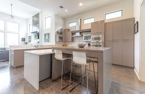 Bouldin House | Daniel House: Five-Star Comfort, Concierge Service & Charm in Austin’s Heart