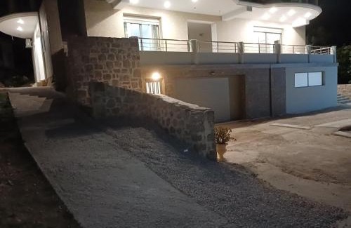 Paleros Apartment | Danita Apartments