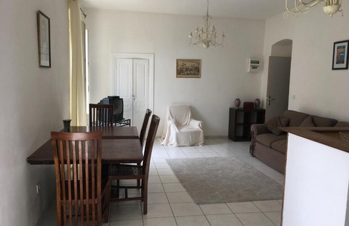 Guiselle Apartment | Dans la maison de tante Madeleine : vue sur les montagnes