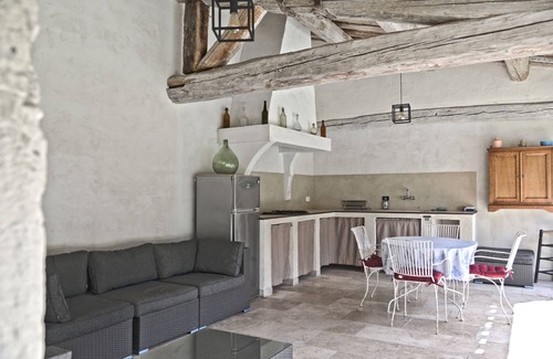 Monteux Other | Dans le Cadre de la Provence Verdoyante