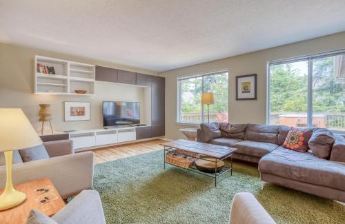 Rockaway Beach House | Daras Beach House - Meredith Lodging