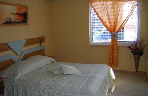Nessebar Old Town House | Dari Guest Rooms Стаи за гости Дари