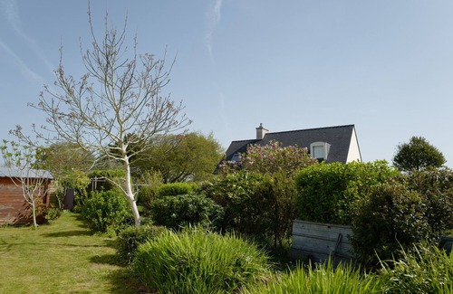 Combrit House | Darkens a stone's throw from the sea