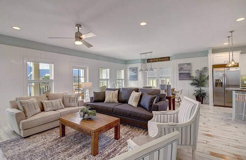Cinnamon Shore House | Darling Beach Home on Fishing Lake w/Access to Cinnamon Shore Amenities!