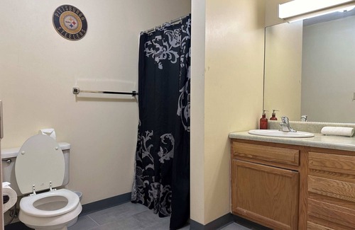 Downtown Pittsburgh Apartment | Darling Downtown Delightful Entire Efficiency APT!