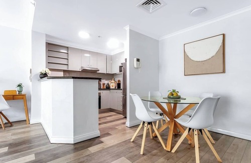 Darling Harbour Apartment | Darling Harbour Delight A Pyrmont Scandi chic Stay