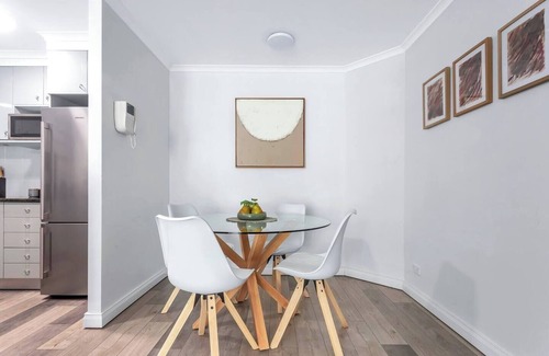 Darling Harbour Apartment | Darling Harbour Delight A Pyrmont Scandi chic Stay