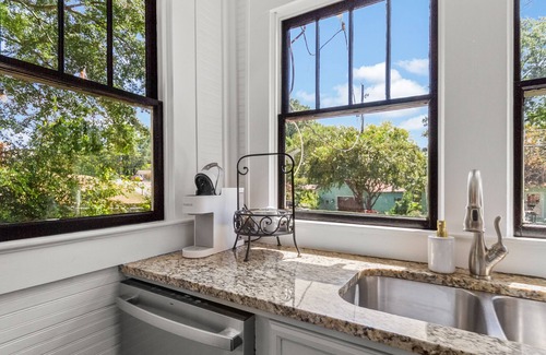 Northport House | Darling on Main Beautifully Renovated Historic Home 2 Miles from UA Campus!