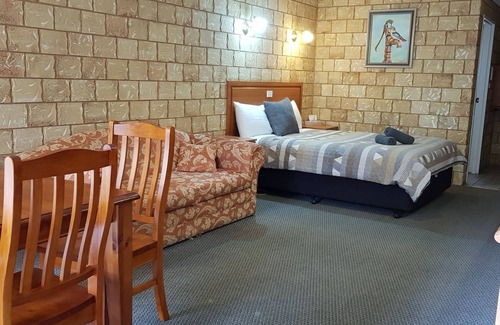 Bourke Hotel | Darling River Motel