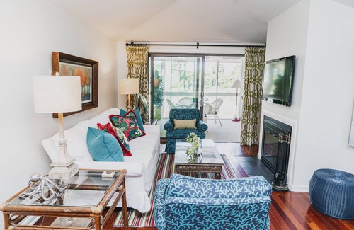 Twin Oaks Cottage | Darling Wild Dunes Cottage with free golf cart