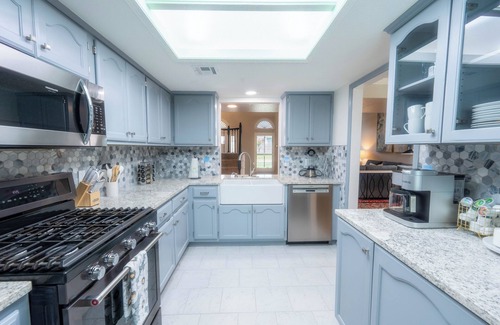 South Tulsa House | Darlington Blue Gem! Large Home with Pool and Hot Tub.
