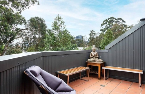 Darlington Apartment | Darlington Hideaway - Convenient location