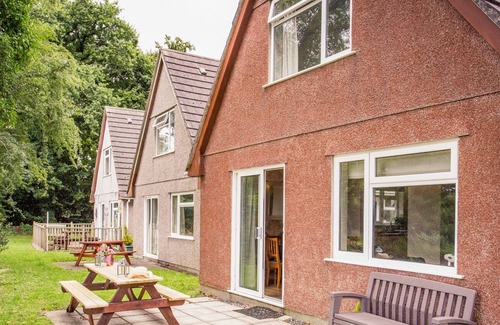 St. Ann's Chapel House | DARTMOOR VIEW, pet friendly, with pool in Gunnislake