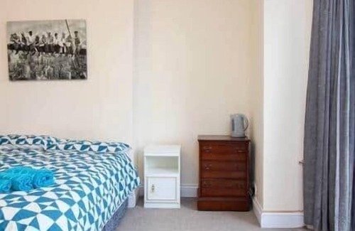 Shirley House | Darwin road guest house room 2