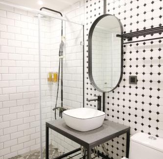 West Central District Hotel | Dash 23 Hotel