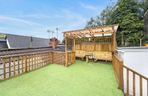 Rhondda Cynon Taff House | Dashing and Distinctive Dwelling w/Rooftop Garden
