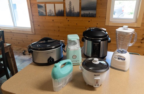 Garrison Cabin | Dates in July Open! Cabin on the Lake, Dock, Arcade, Kid & Dog Friendly