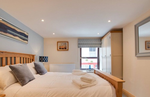 Bala House | Dau Ddeg Saith - Two Bedroom House, Sleeps 4