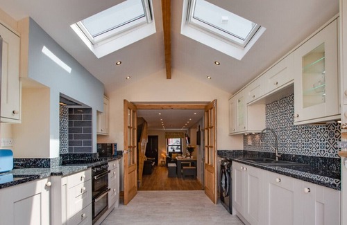 Bala House | Dau Ddeg Saith - Two Bedroom House, Sleeps 4
