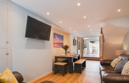 Bala House | Dau Ddeg Saith - Two Bedroom House, Sleeps 4