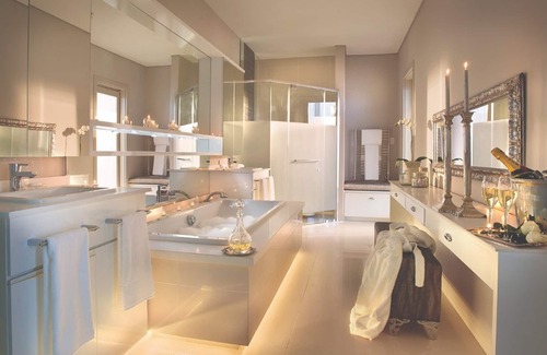 Sandown Hotel | DaVinci Suites
