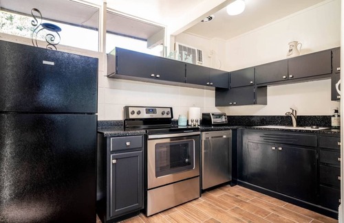 Central Davis House | Davis Downtown Bungalow Downtown